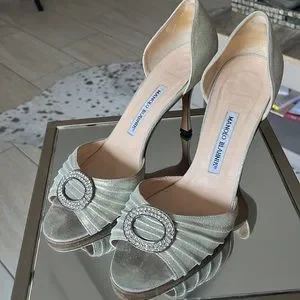 MANOLO BLAHNIK シルバー ミュール セダラビー Manolo Blahnik Iconic Silver D'Orsay Rhinestone Heels - As